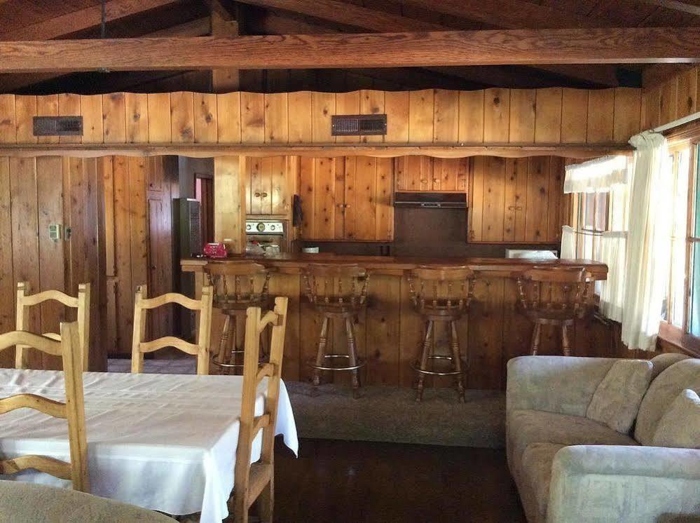 Kern Riverfront Lodge Кернвілль Екстер'єр фото