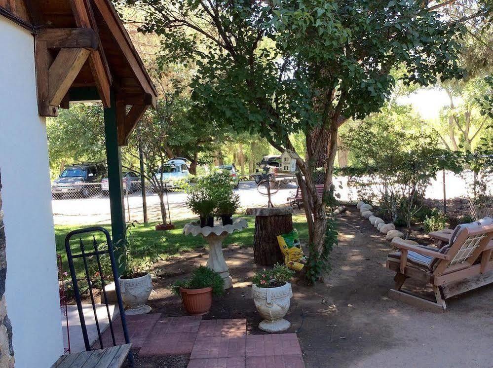 Kern Riverfront Lodge Кернвілль Екстер'єр фото